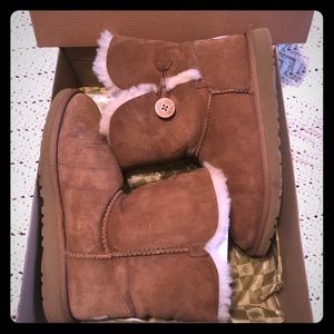Button Uggs